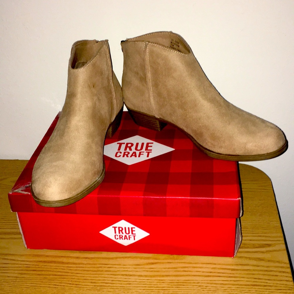 New True Craft 1” Heel Suede Feel Booties Natural - Picture 3 of 8